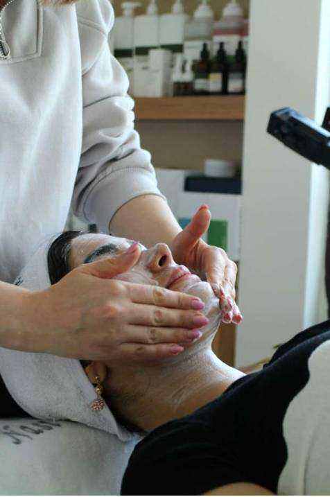 LED therapy device
