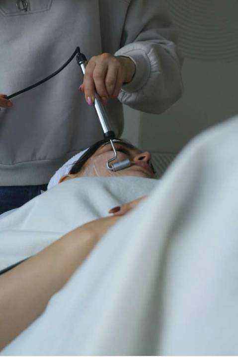 Brow tinting
